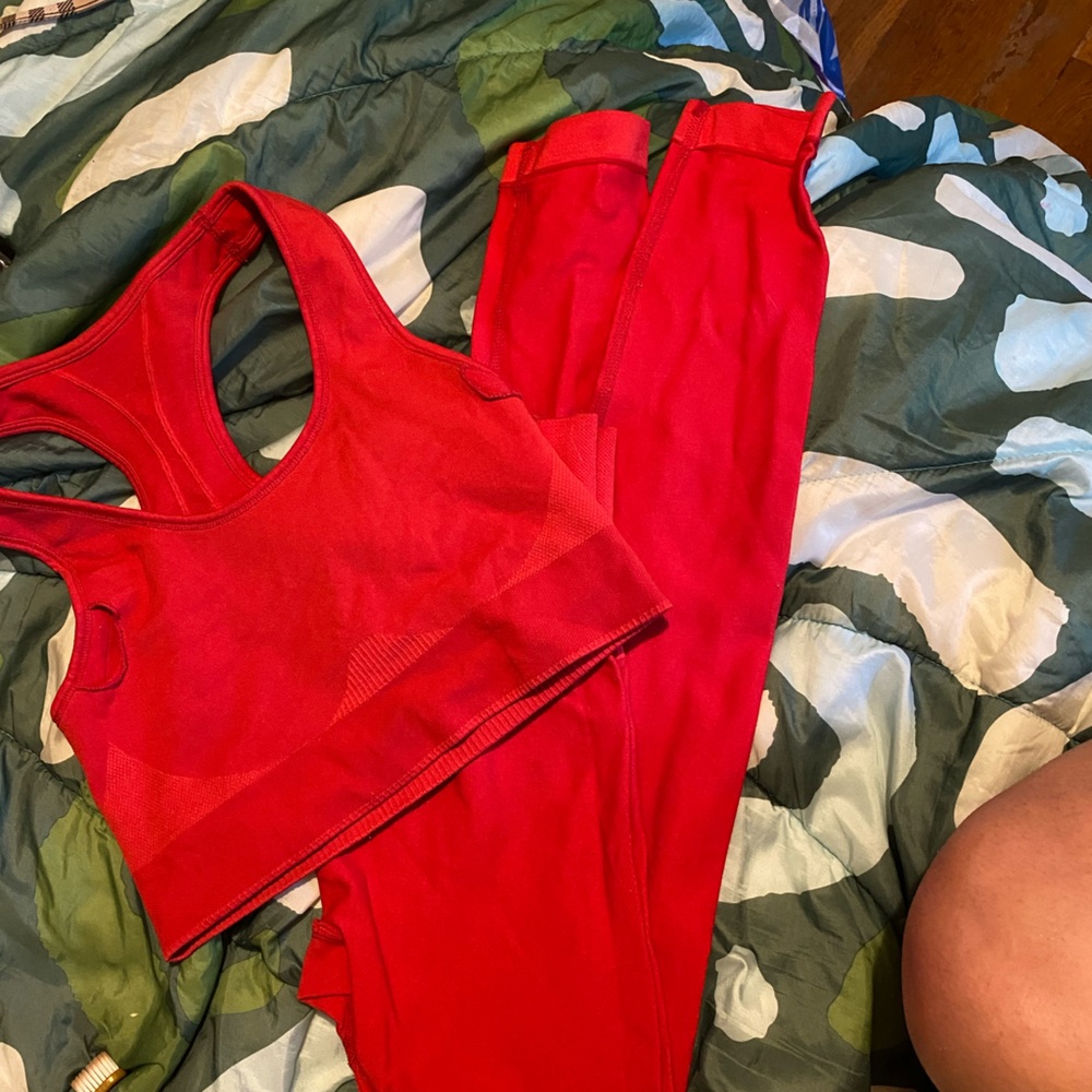 Two piece jogging suit RED size Small NO BRAND